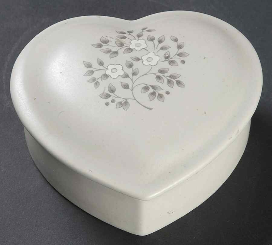 Heirloom Heart Shape Box & Lid by Pfaltzgraff-1