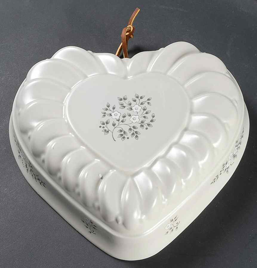 Heirloom Jello Mold by Pfaltzgraff-1