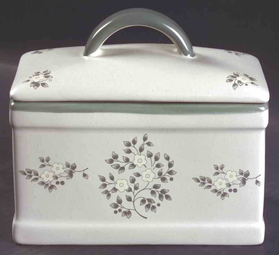 Heirloom Kitchen Keeper & Lid by Pfaltzgraff-1