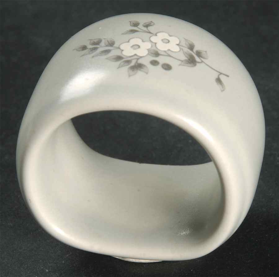 Heirloom Napkin Ring by Pfaltzgraff-1