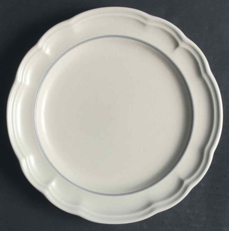 Heirloom Luncheon Plate by Pfaltzgraff-1