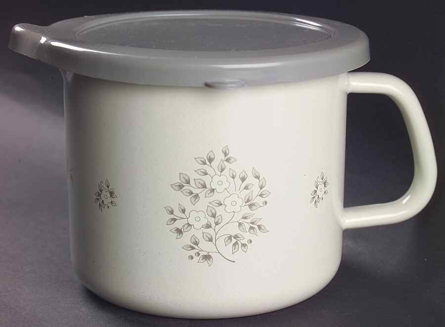 Heirloom 4-In-1 Metal Measuring Cup with Plastic Lid by Pfaltzgraff-1