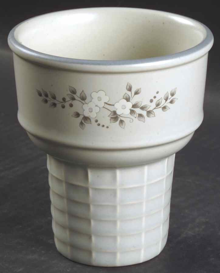 Heirloom Ice Cream Cone Shaped Dish by Pfaltzgraff-1