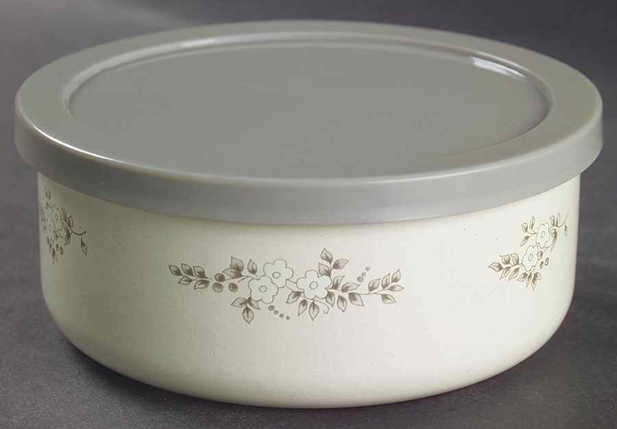 Heirloom 5" Metal Bowl W/Plastic Lid by Pfaltzgraff-1