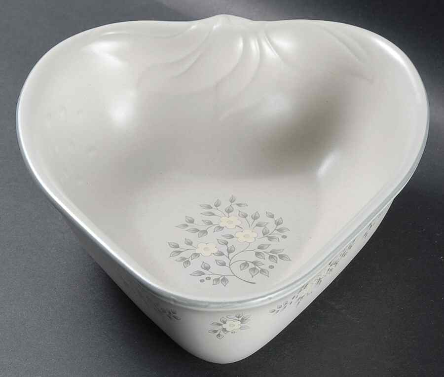 Heirloom Strawberry Serving Bowl by Pfaltzgraff-1