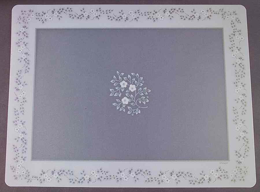Heirloom Vinyl Placemat by Pfaltzgraff-1