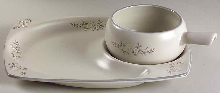 Heirloom Snack Set with 11" (SNTR11) Tray & Stick Handle Soup (SOH) by Pfaltzgraff-1