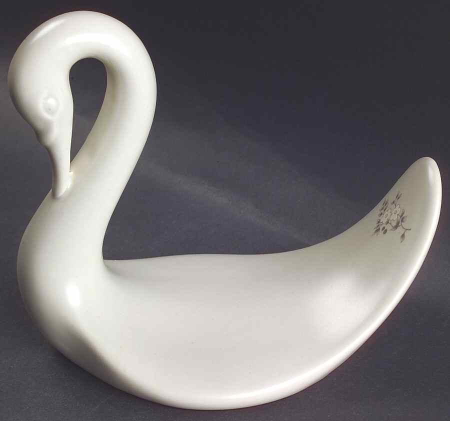 Heirloom Swan Towel Holder by Pfaltzgraff-1