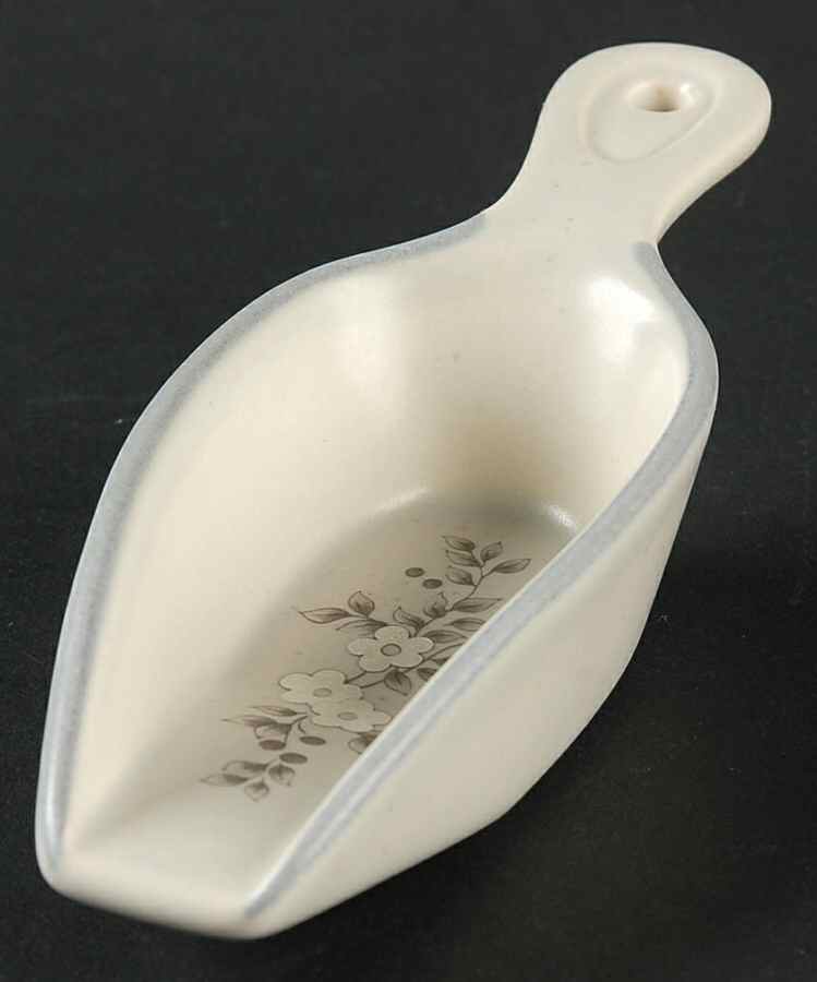 Heirloom Small Scoop by Pfaltzgraff-1