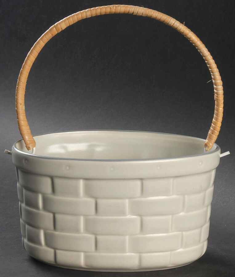 Heirloom Medium Basket with Handle by Pfaltzgraff-1