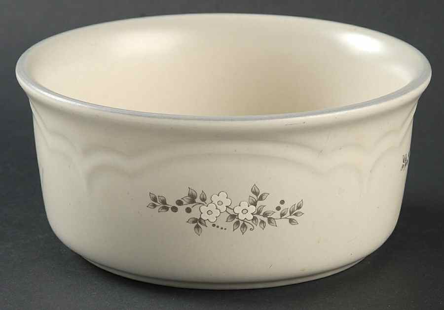 Heirloom Pet Bowl by Pfaltzgraff-1
