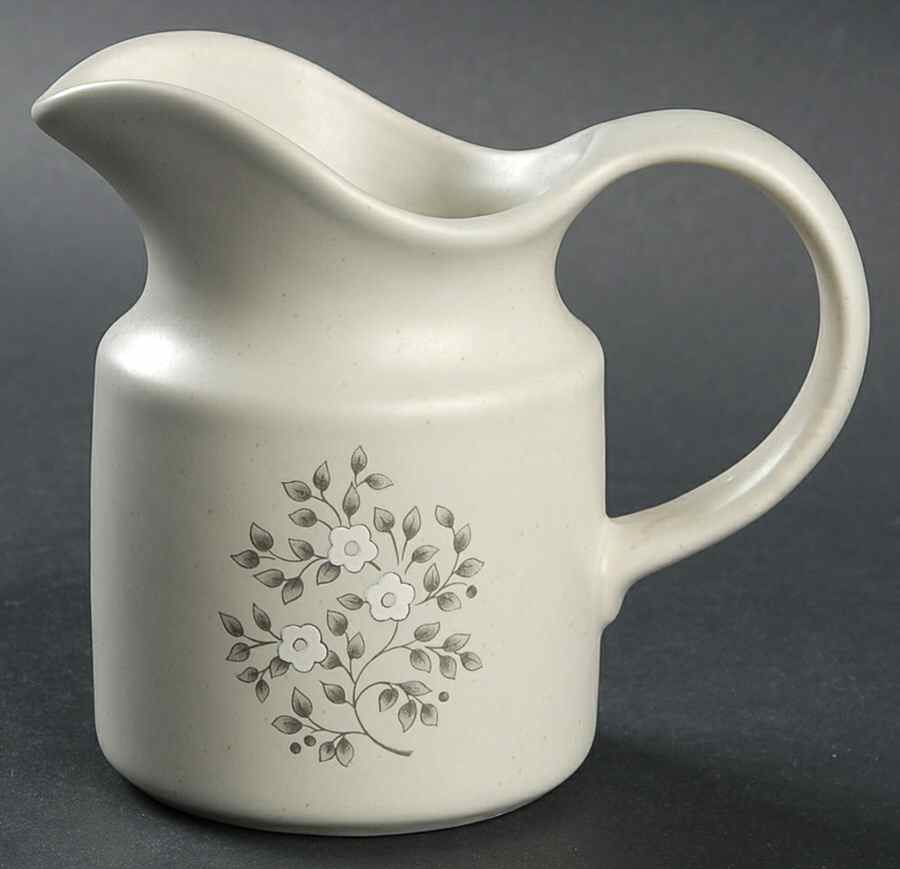 Heirloom Creamer by Pfaltzgraff-1