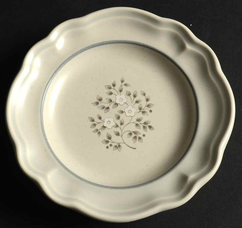 Heirloom Bread & Butter Plate by Pfaltzgraff-1