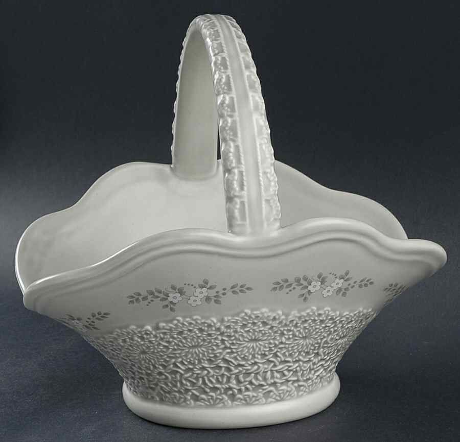 Heirloom Sculpted Basket by Pfaltzgraff-1