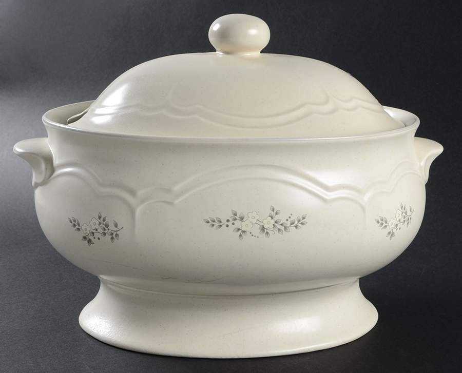 Heirloom Oval Tureen & Lid by Pfaltzgraff-1