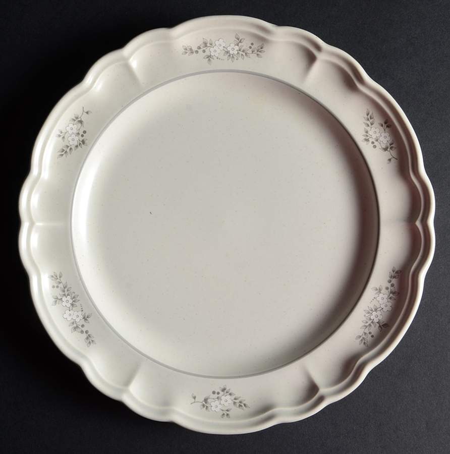 Heirloom Large Dinner Plate by Pfaltzgraff-1