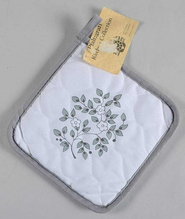 Heirloom Cloth Potholder by Pfaltzgraff-1