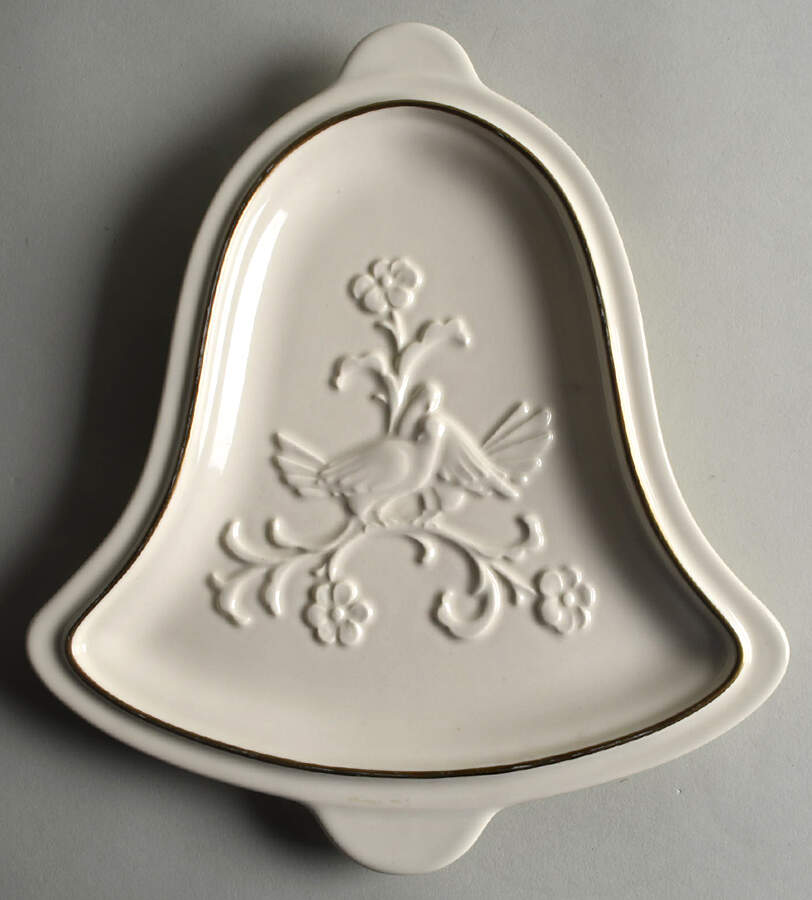 Heritage White 10" Wall Plate by Pfaltzgraff-1