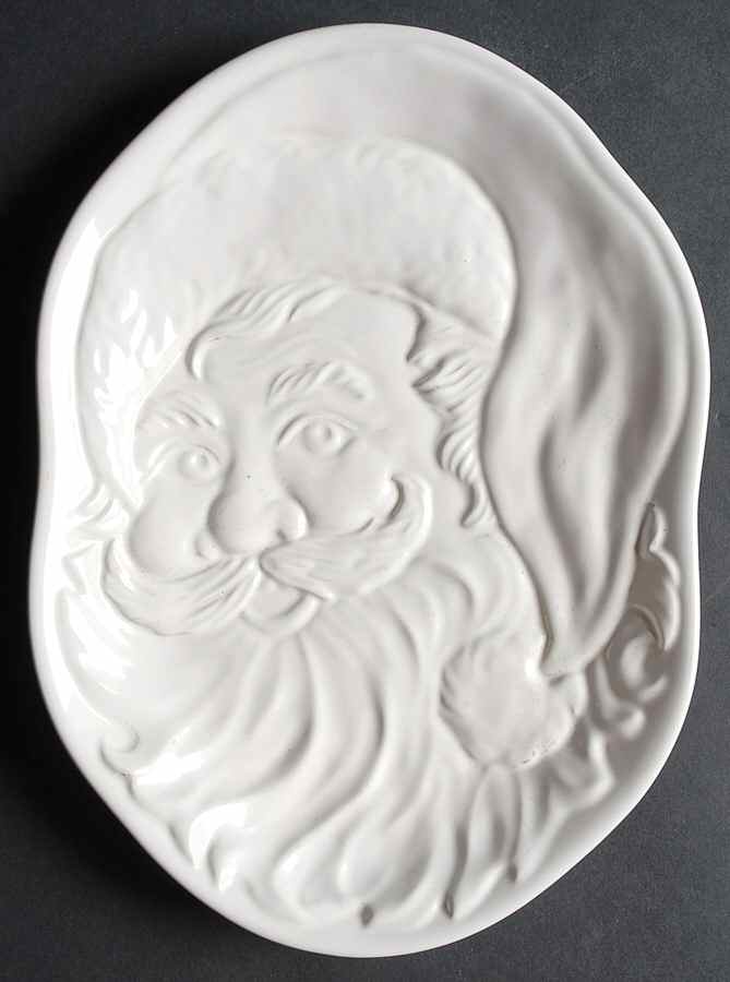 Heritage White Embossed Santa Plate by Pfaltzgraff-1