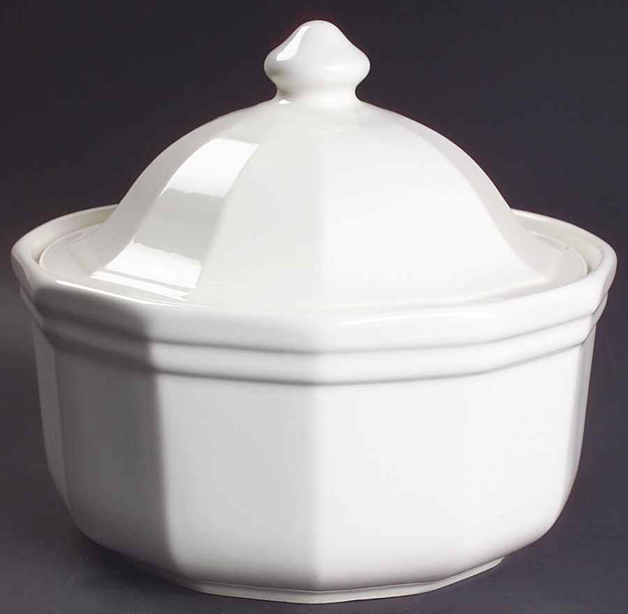 Heritage White 2 Qt Round Covered Casserole by Pfaltzgraff-1