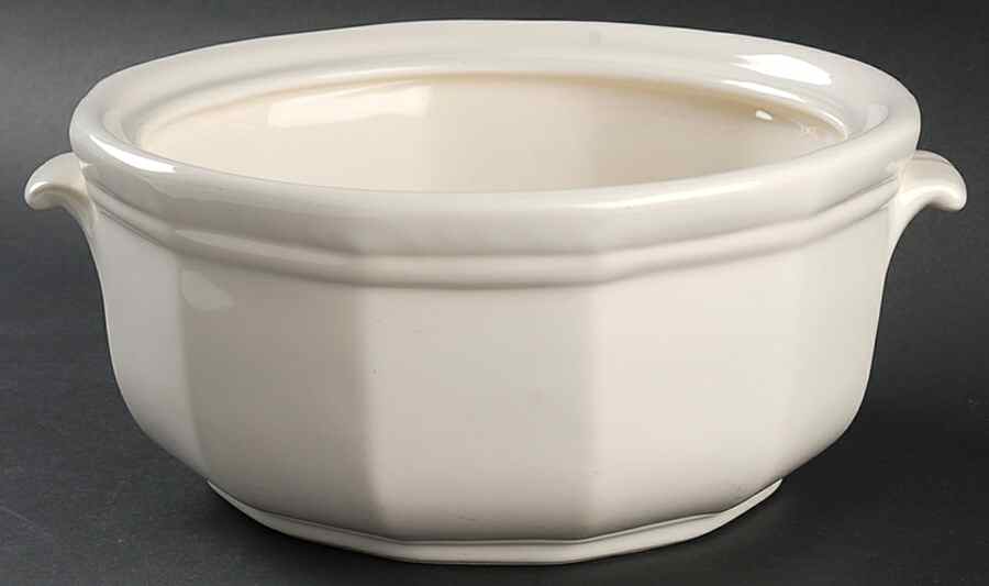 Heritage White 3 Quart Round Casserole No Lid by Pfaltzgraff-1
