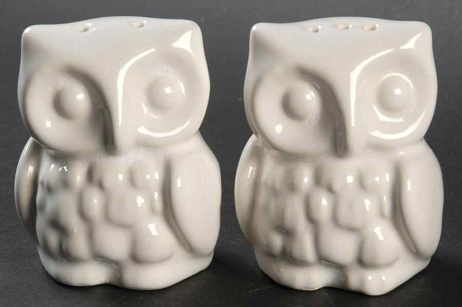 Heritage White Figural Salt and Pepper by Pfaltzgraff-1