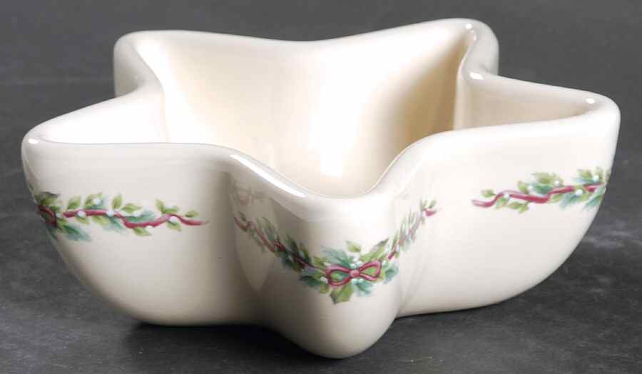 Holly Joy Star Shaped Dish by Pfaltzgraff-1