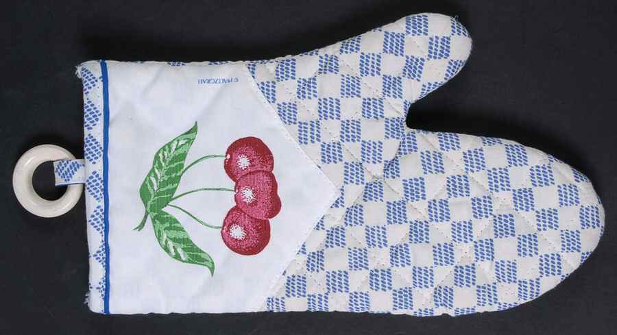 Hopscotch (Fruit) Cloth Oven Mitt by Pfaltzgraff-1