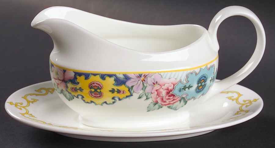 Madelaine Gravy Boat & Underplate by Pfaltzgraff-1