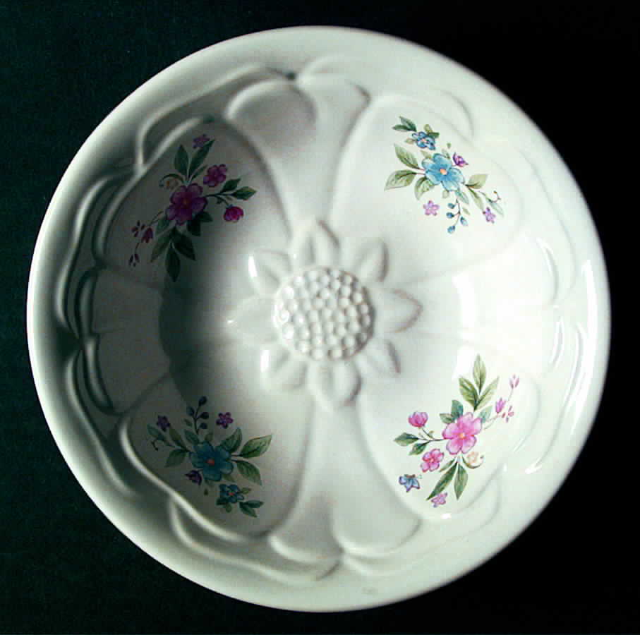 Meadow Lane Sculpted Serving Bowl by Pfaltzgraff-1