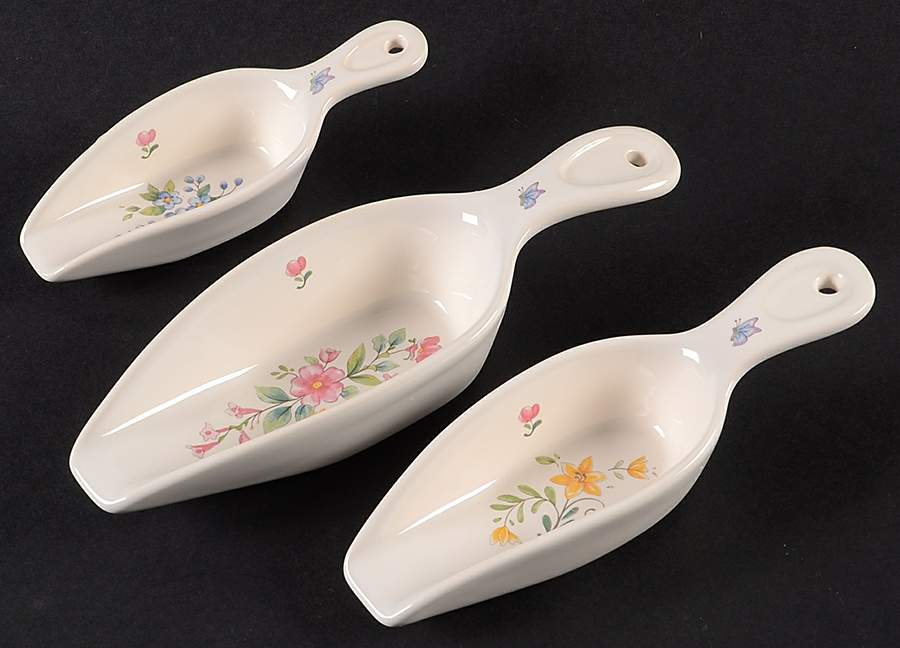 Meadow Lane 3 Piece) Scoop Set with Large,Medium & Small Scoop by Pfaltzgraff-1