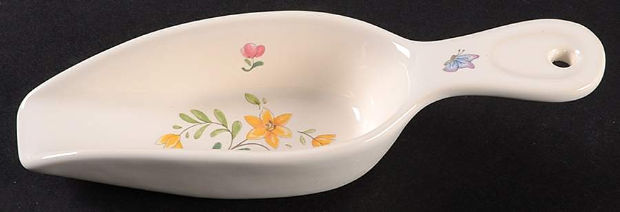 Meadow Lane Medium Scoop by Pfaltzgraff-1