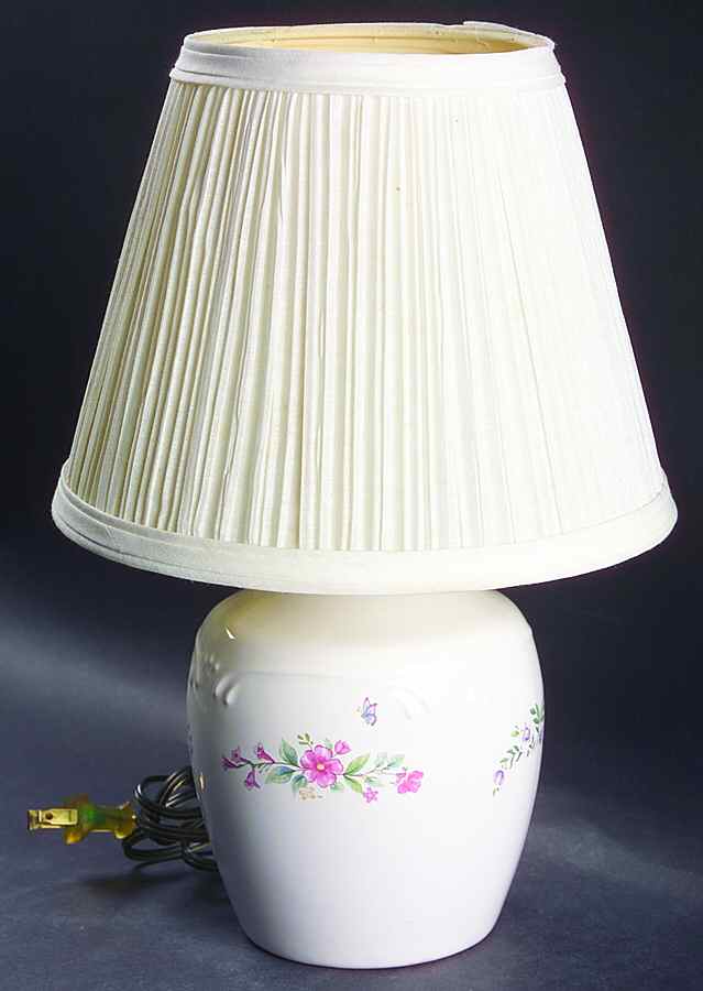 Meadow Lane Ginger Jar Accent Lamp & Shade by Pfaltzgraff-1