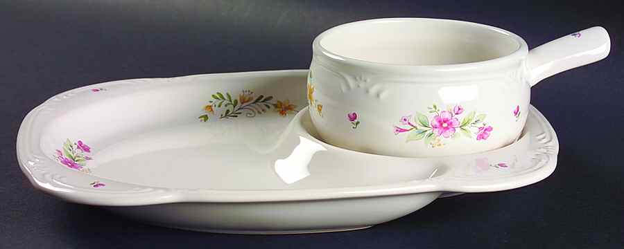 Meadow Lane Snack Set with 11" (SNTR11) Tray & Stick Handle Soup (SOH) by Pfaltzgraff-1