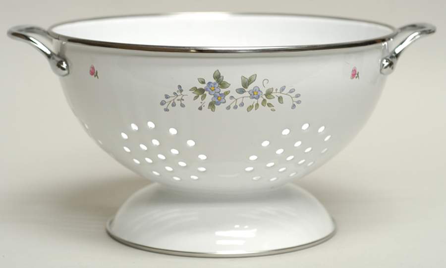 Meadow Lane 3 Quart Metal Colander by Pfaltzgraff-1