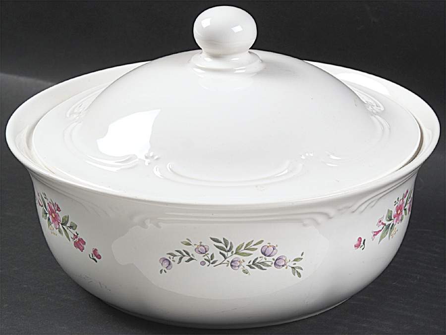 Meadow Lane 2 Qt Round Covered Casserole by Pfaltzgraff-1