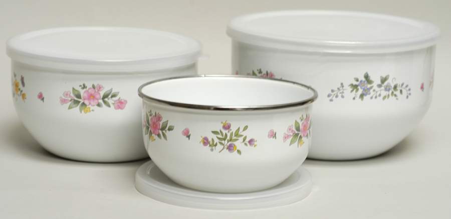 Meadow Lane 3 Pc Metal Bowl & Plastic Lid (5 3/4", 7", 7 3/4") by Pfaltzgraff-1