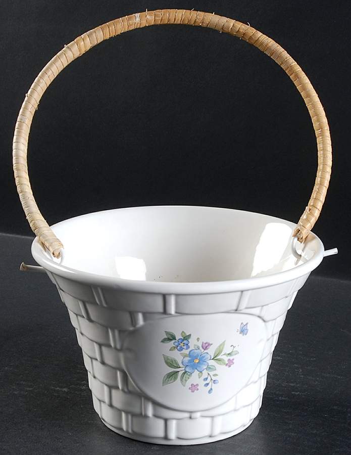 Meadow Lane Small Basket by Pfaltzgraff-1