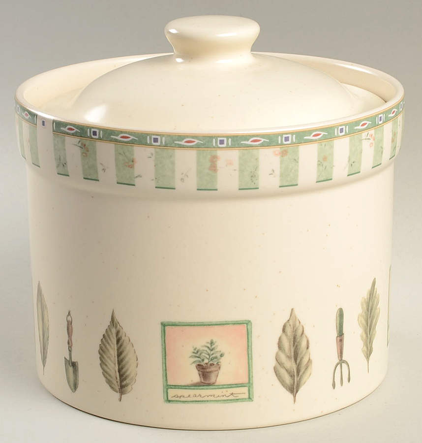 Naturewood Small Canister & Lid by Pfaltzgraff-1