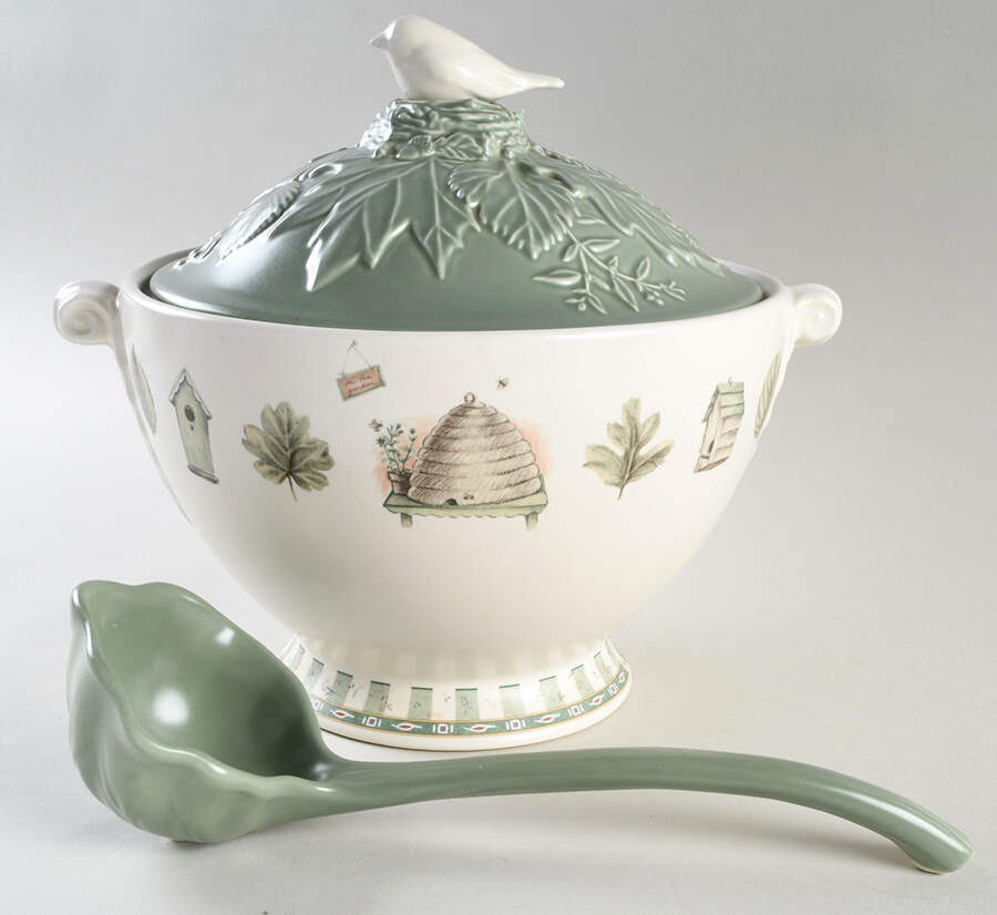 Naturewood Tureen & Lid w/Ladle by Pfaltzgraff-1