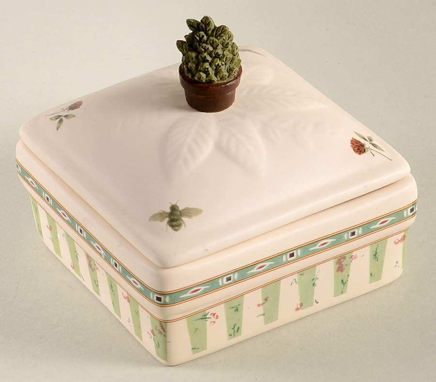 Naturewood Square Candy Box by Pfaltzgraff-1