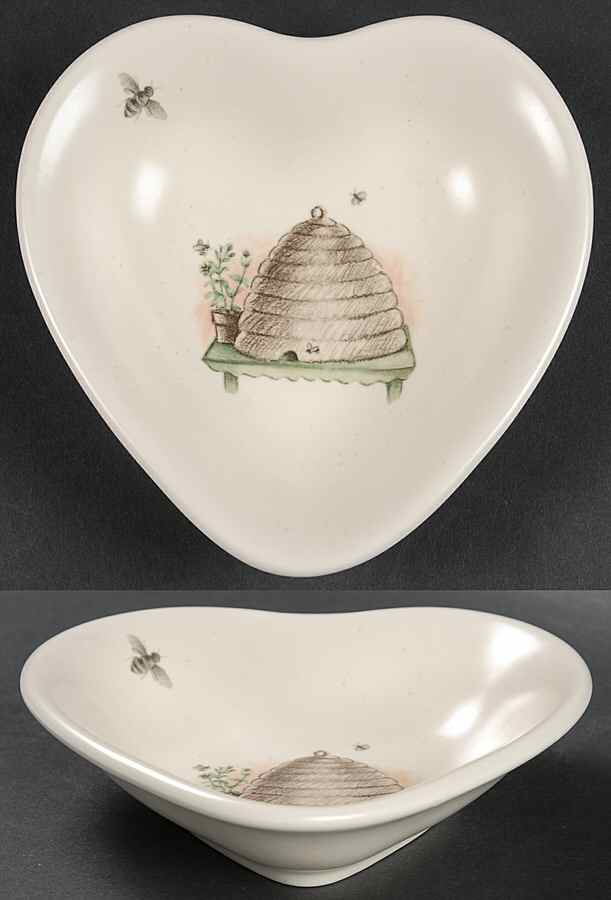 Naturewood Heart Shaped Dish by Pfaltzgraff-1
