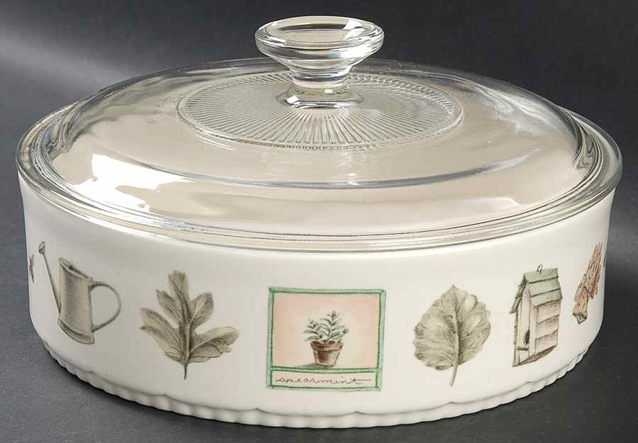 Naturewood 1.5 Quart Round Covered Baker by Pfaltzgraff-1