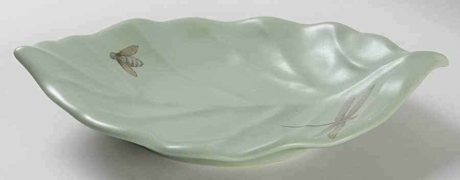 Naturewood 9" Leaf Dish by Pfaltzgraff-1