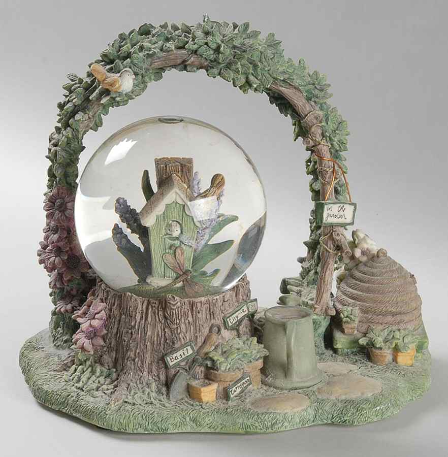 Naturewood Musical Water Globe by Pfaltzgraff-1