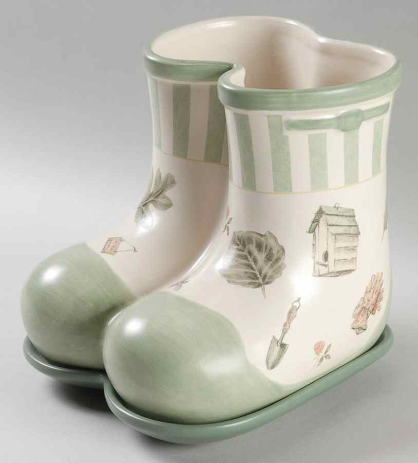Naturewood Boots Planter & Underplate by Pfaltzgraff-1