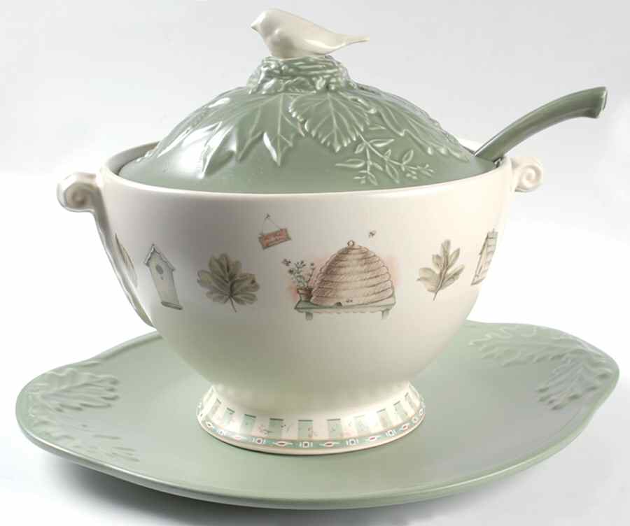 Naturewood Tureen & Lid w/Ladle & Underplate by Pfaltzgraff-1