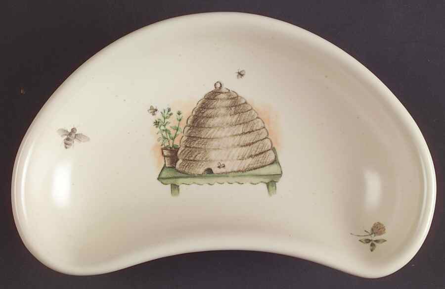 Naturewood Crescent Salad Plate by Pfaltzgraff-1