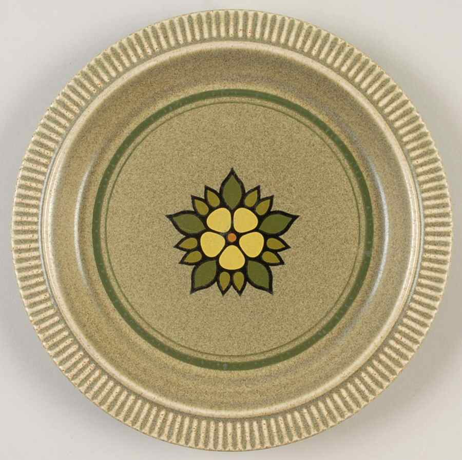Nordic Green Decorated Bread & Butter Plate by Pfaltzgraff-1