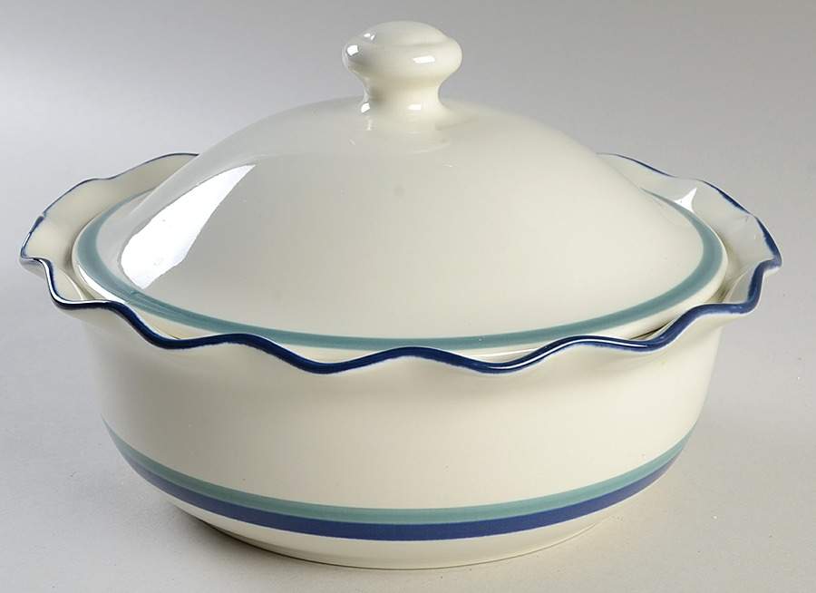 Northwinds 2 Qt Fluted Round Covered Casserole by Pfaltzgraff-1